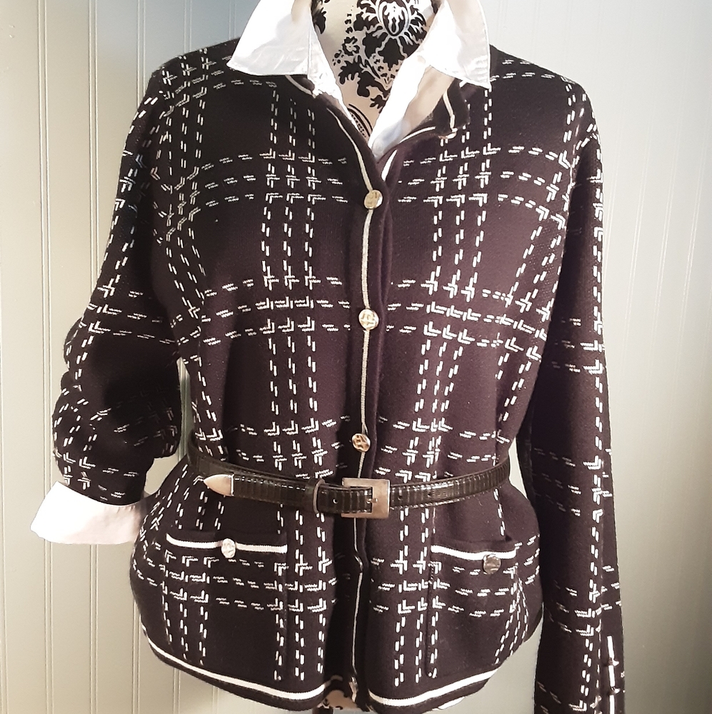 BLK/WHT BUTTON DOWN SWEATER XL